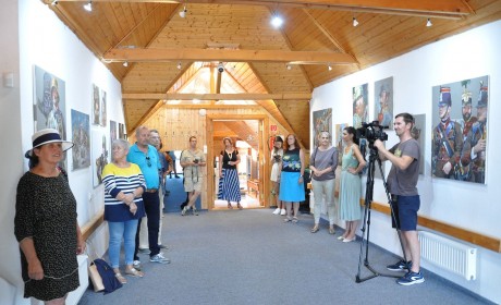 Megnyílt Kertai Zalán festőművész tárlata a pákozdi Katonai Emlékparkban